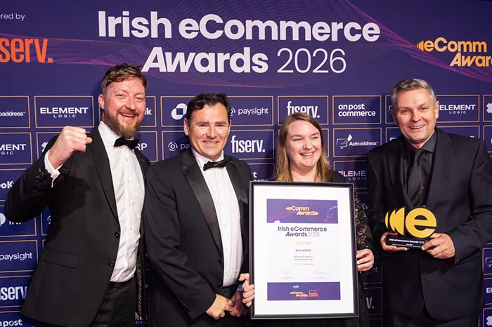 Autoaddress presents the Delivery and Logistics Partner of the Year award to WaveOMS at the eCommerce Awards in the Mansion House